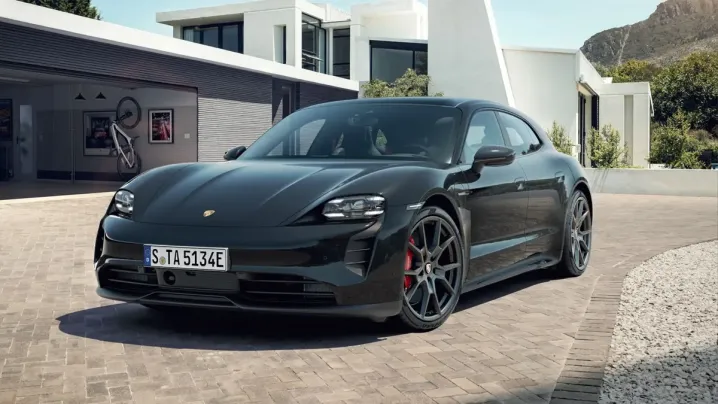 بورش تايكان 2023: ثورة الأداء الكهربائي في سوق المستعمل المصري