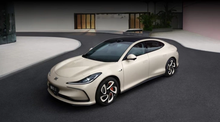 IM L6 Electric: Incredible Battery Range of 1002 KM and Luxurious Design